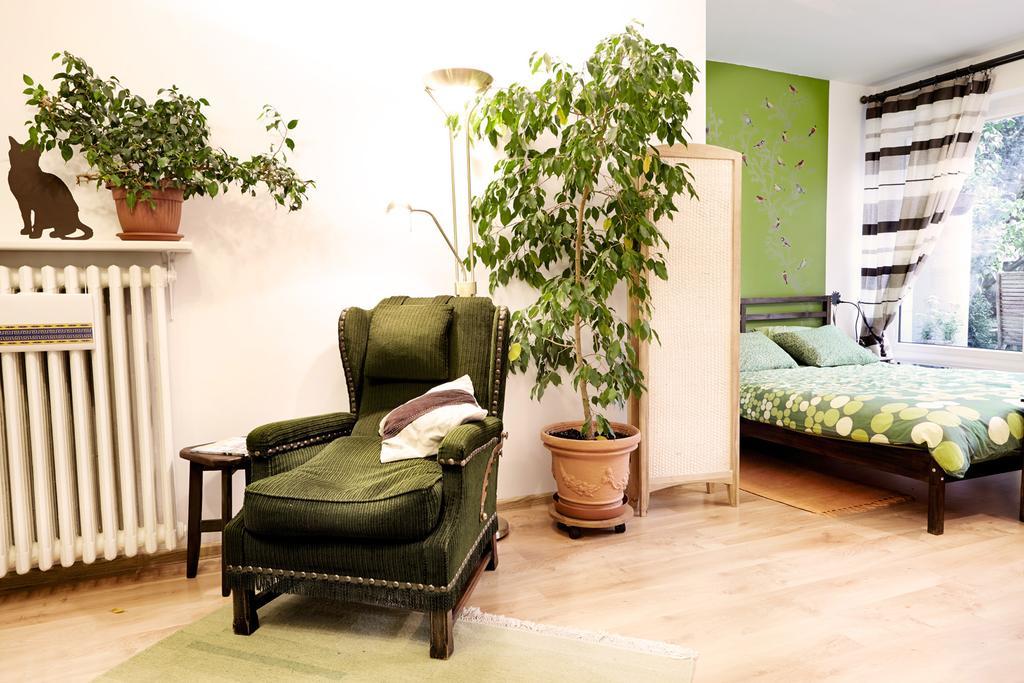 Lovely Garden Flat Near Royal Park Varşovia Cameră foto