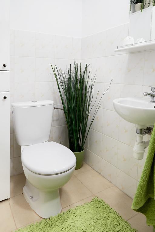 Lovely Garden Flat Near Royal Park Varşovia Cameră foto