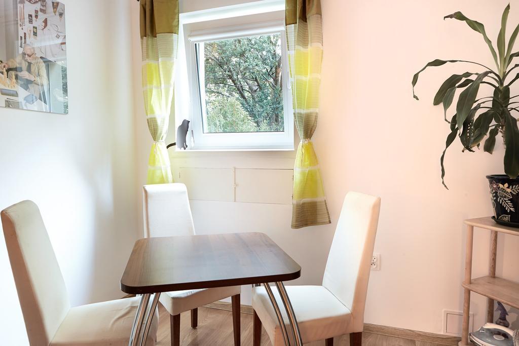 Lovely Garden Flat Near Royal Park Varşovia Cameră foto