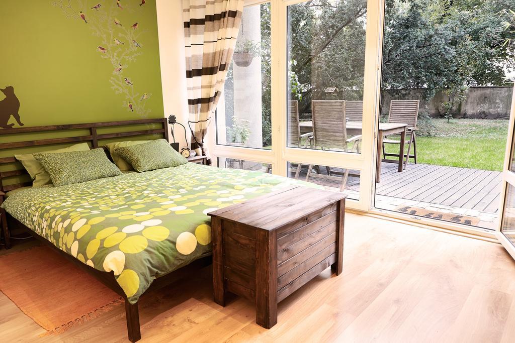 Lovely Garden Flat Near Royal Park Varşovia Cameră foto