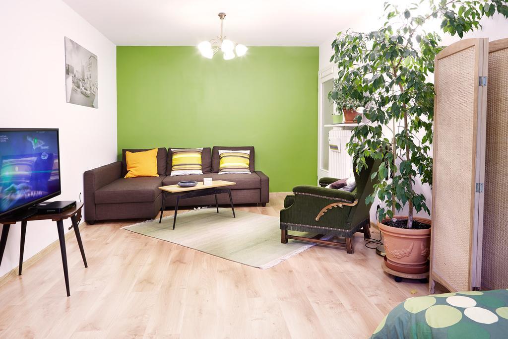 Lovely Garden Flat Near Royal Park Varşovia Cameră foto