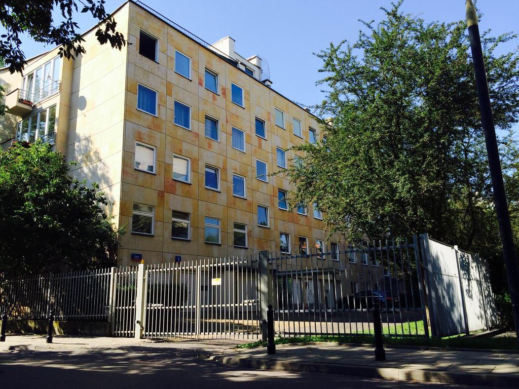 Lovely Garden Flat Near Royal Park Varşovia Exterior foto